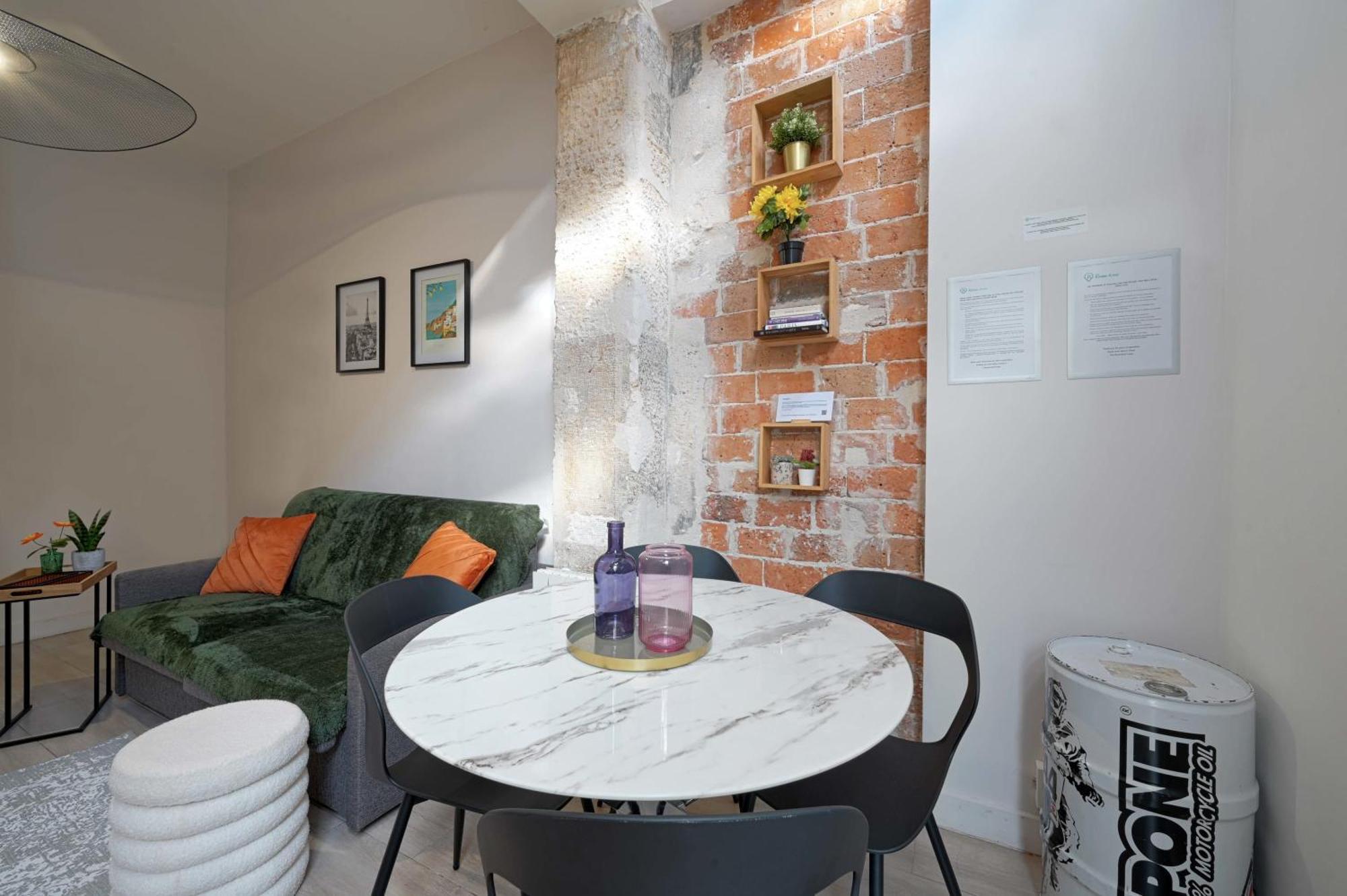 2 Bed Modern Fully Furnish Flat,Close To Buttes Chaumon Park Apartman Párizs Kültér fotó